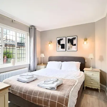 The Garden Flat At Walnut Tree House Apartment Rustington Exterior photo