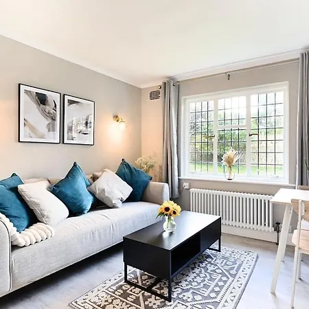 The Garden Flat At Walnut Tree House Apartment Rustington Exterior photo