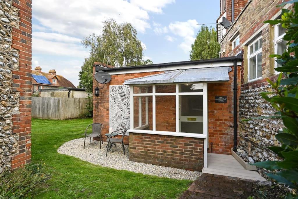 The Garden Flat At Walnut Tree House Apartment