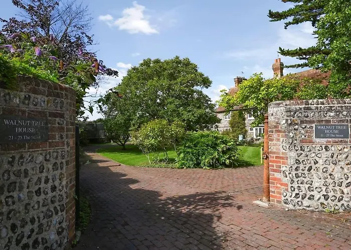 Garden Flat, Walnut Tree House